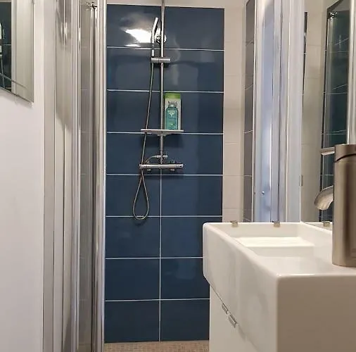 Le Rousseau アパート